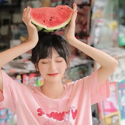 网红吃瓜微信头像女人,揭秘网络红人的时尚潮流与神秘魅力 第2张 网红吃瓜微信头像女人,揭秘网络红人的时尚潮流与神秘魅力 第2张