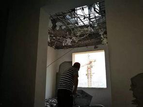 交房楼顶开裂爆料视频大全,揭秘交房楼顶开裂爆料视频背后的真相”  第3张