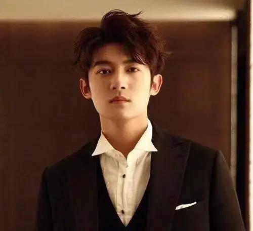 李飞爆料新人视频大全,新人视频大全精彩瞬间大放送